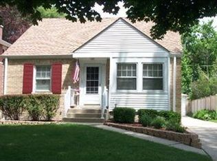 23 Elm St, Glenview, IL 60025