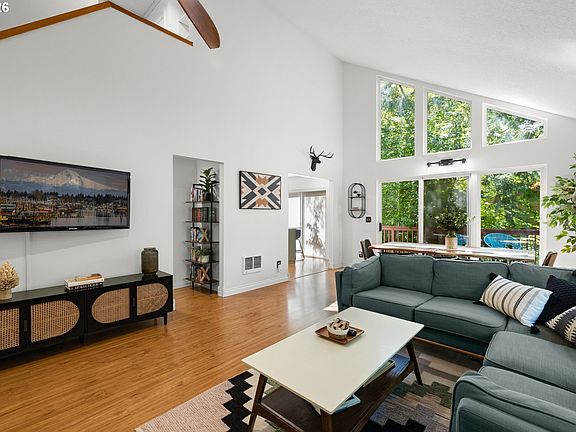5th image of 64785 E Sandy River Ln