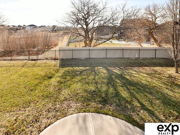 3rd image of 7605 Leawood St