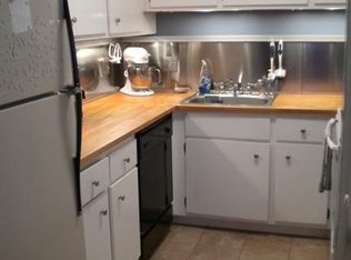 9 Pineview Dr #B, Branford, CT 06405