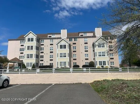 3 Village Cir APT 203, Stroudsburg, PA 18360