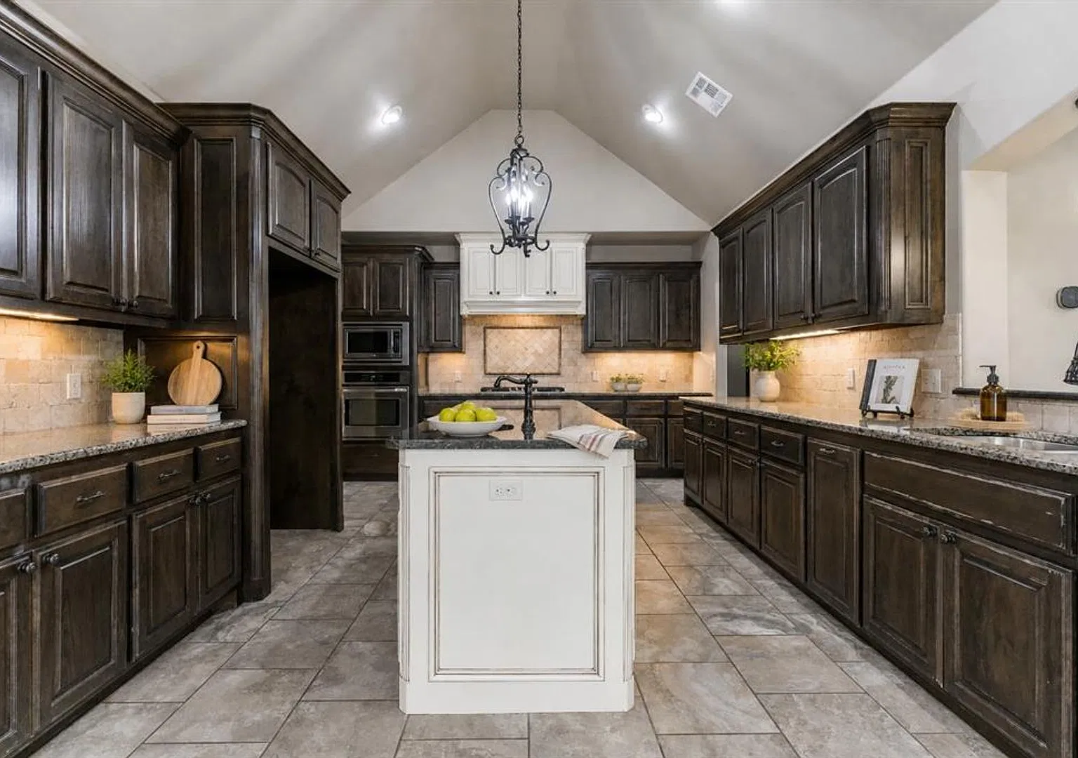 Stunning Edmond Home with Upstairs Bonus Room and 3 Car Garage — Photo 2
