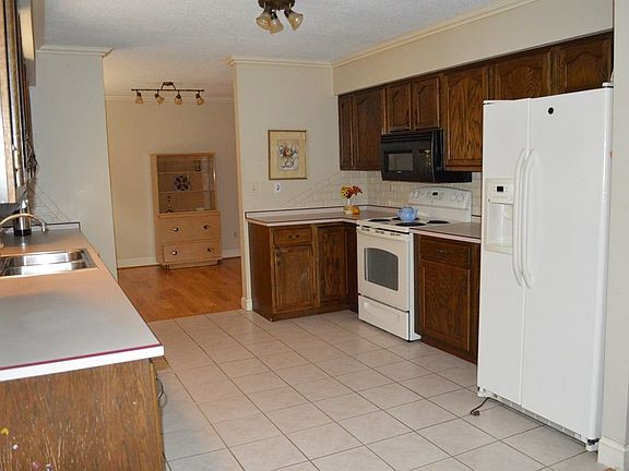 3rd image of 312 Apple Ave