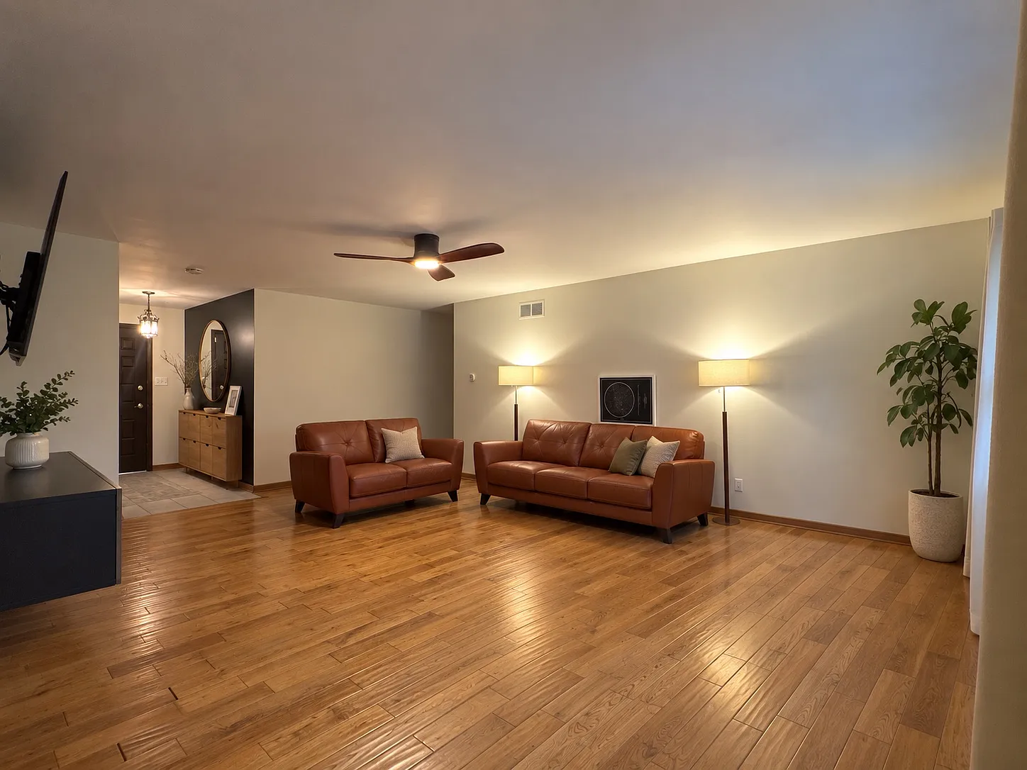 3 bed, 2.5 bath, 1842 sqft, $2,800 — Photo 2