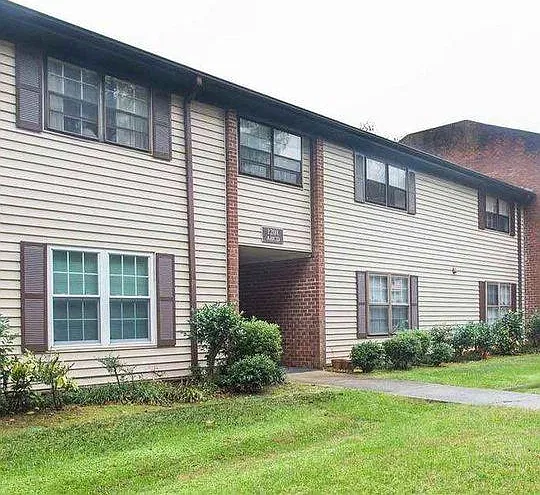 1208 Manassas Ct — Photo 1
