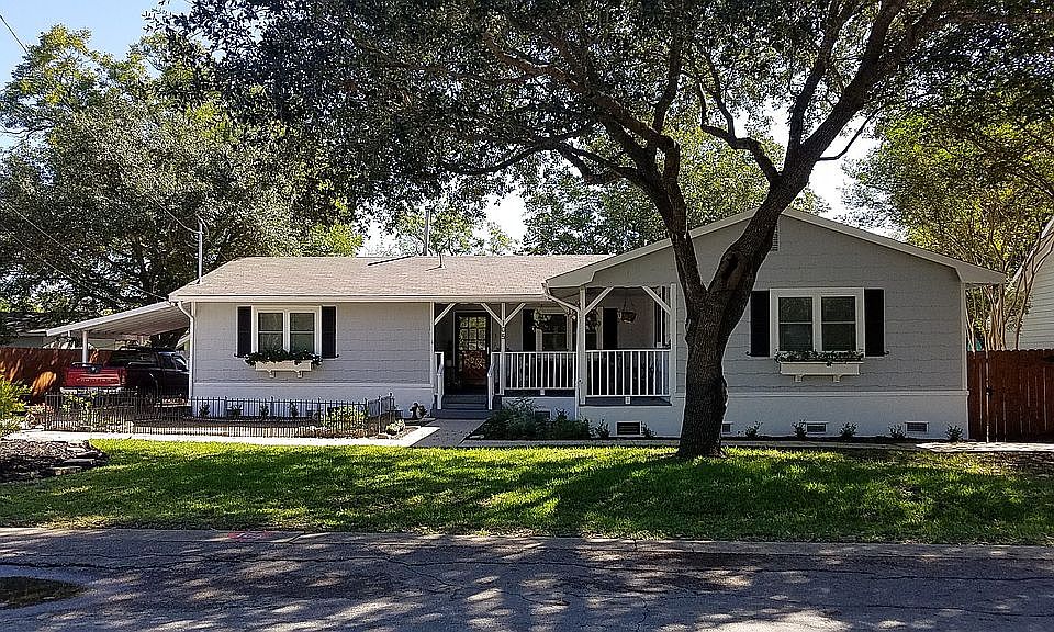 1st image of 105 W Live Oak St