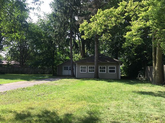 2nd image of 504 Eastlawn Dr