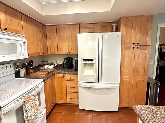 4th image of 819 W Lodge Dr