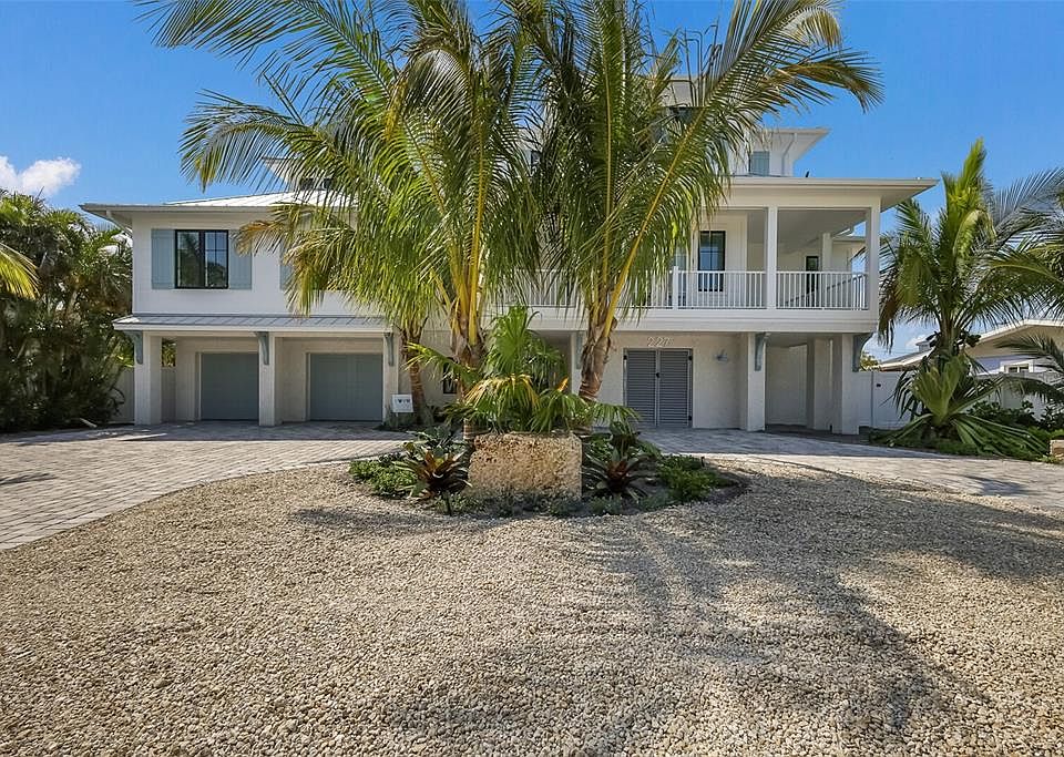 1st image of 227 S HARBOR DRIVE