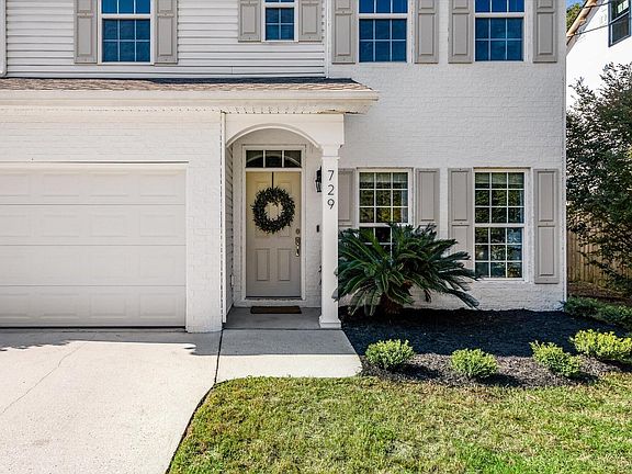 2nd image of 729 Spark St