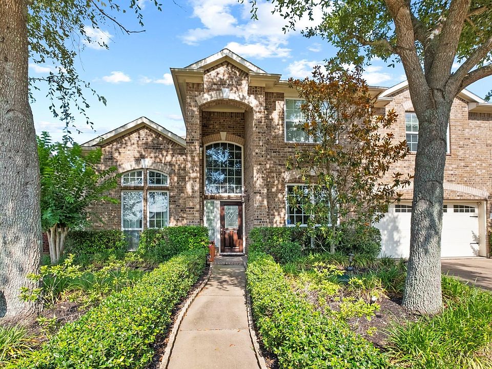 1st image of 302 Trillium Dr