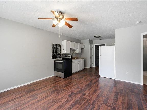 3rd image of 2649 E Victory Ct