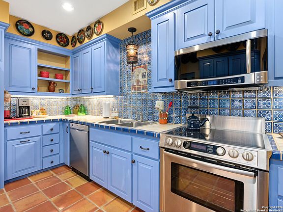 3rd image of 1022 NAVARRO ST #204