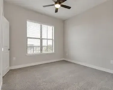East Jefferson Flats — Photo 3