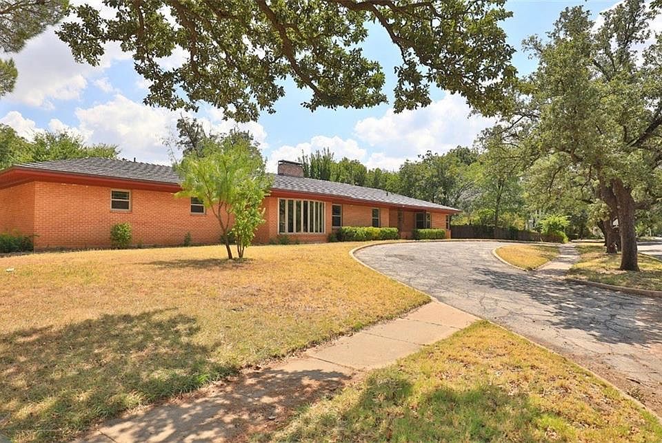 1st image of 925 Sayles Blvd