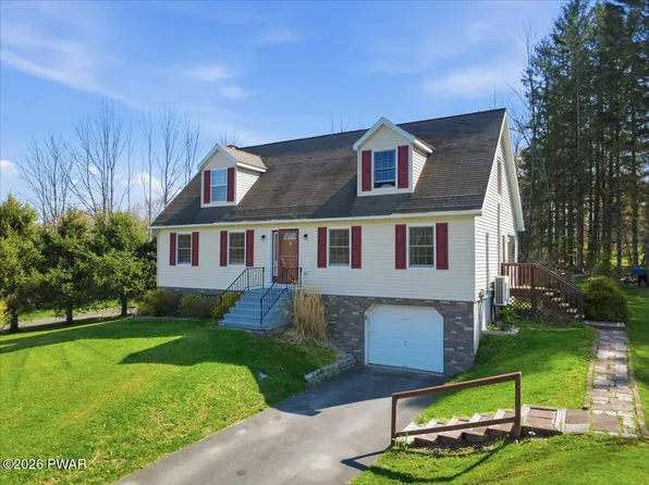 16 Rockwell Ln, Waymart, PA 18472