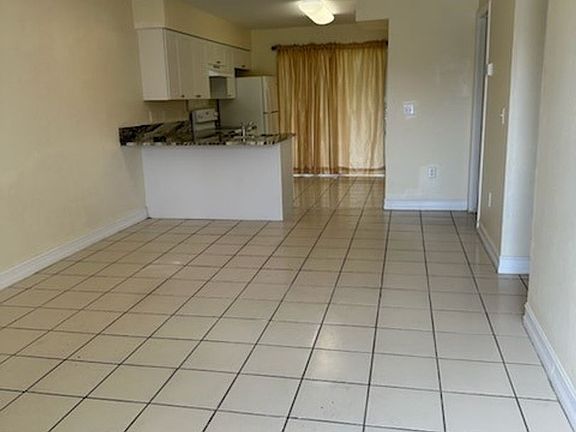 2nd image of 312 SE 16th Pl #0