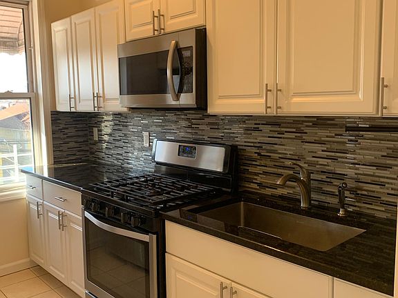 3rd image of 935 E 216th St #3