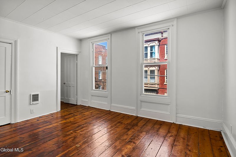 5th image of 85 Lancaster Street