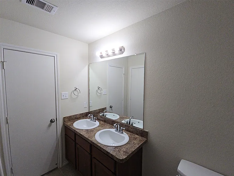 810 Lightningbug Ln — Photo 10