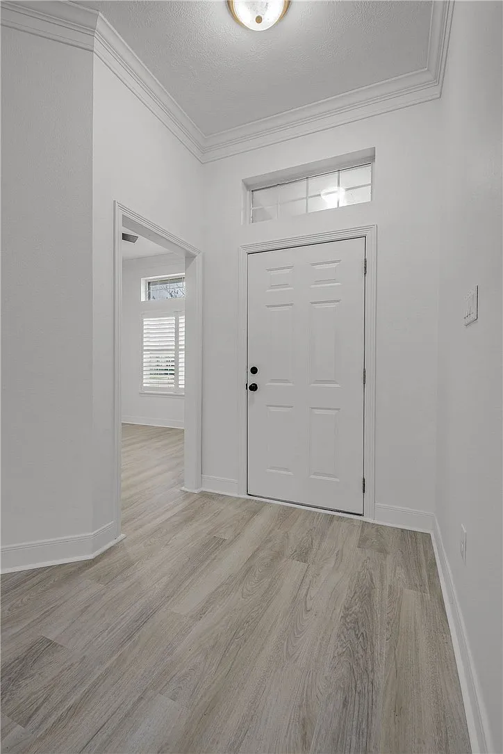 4 bed, 2.5 bath, 2286 sqft, $3,000 — Photo 4