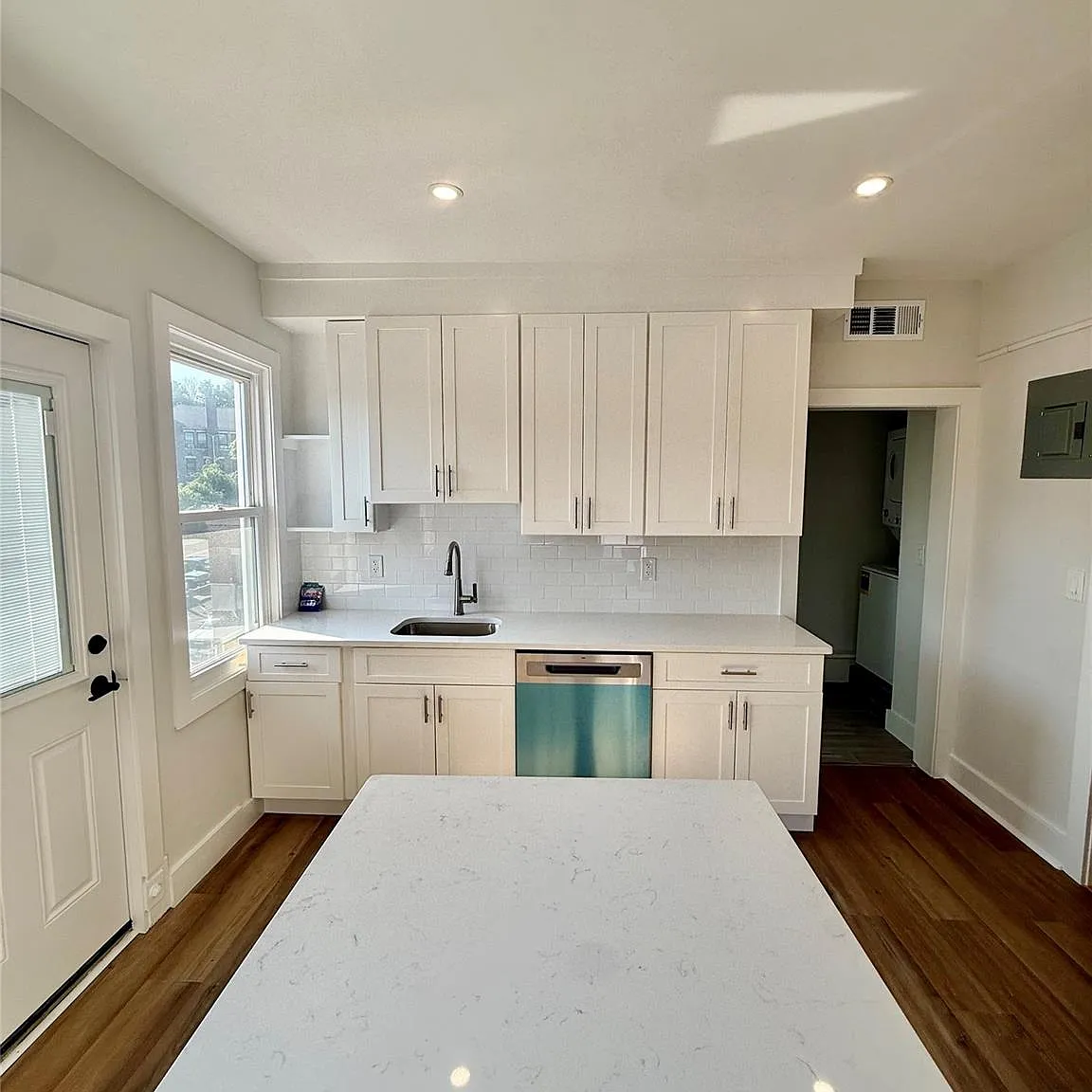 2 bed, 1.0 bath, 999 sqft, $4,750 — Photo 4