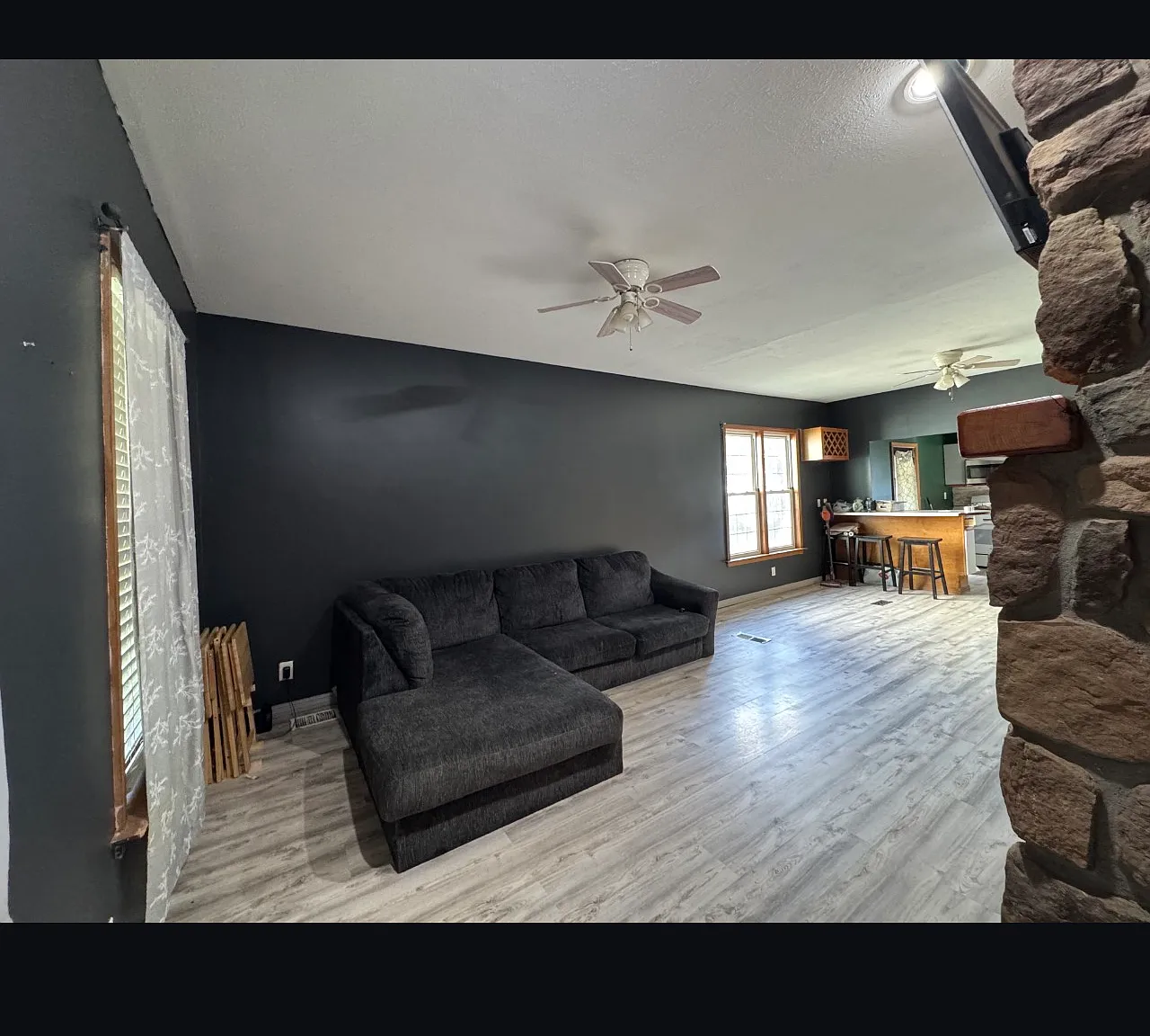 154 Thorn St — Photo 2