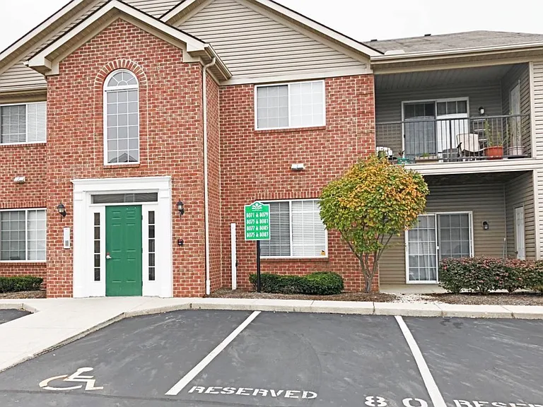 8077 Cranes Crossing Dr #8077 — Photo 1