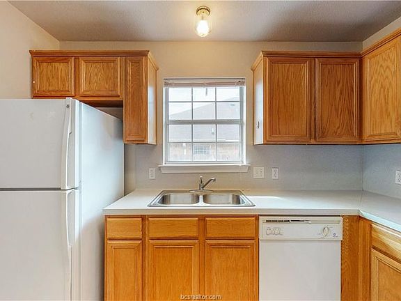3rd image of 2333 Antelope Ln