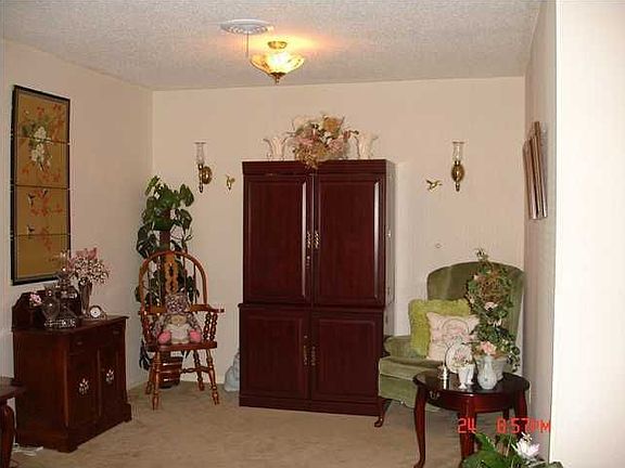 3rd image of 6194 Arbutus Dr
