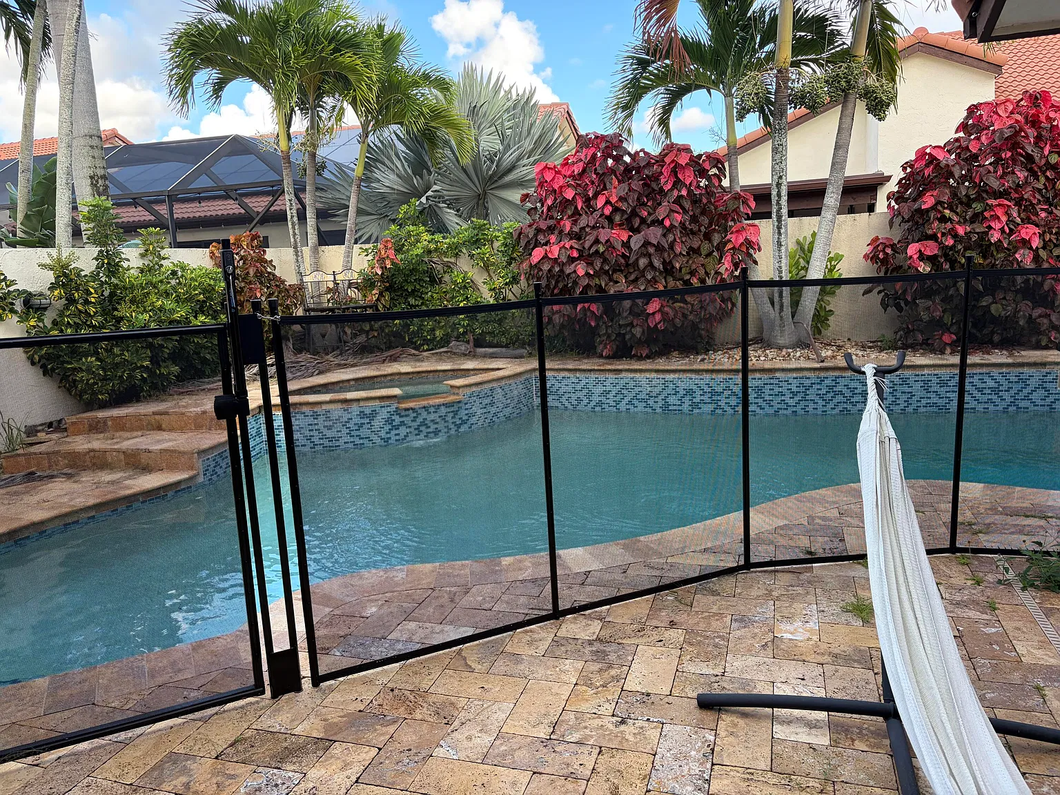 3 bed, 2.0 bath, 1577 sqft, $4,350 — Photo 4
