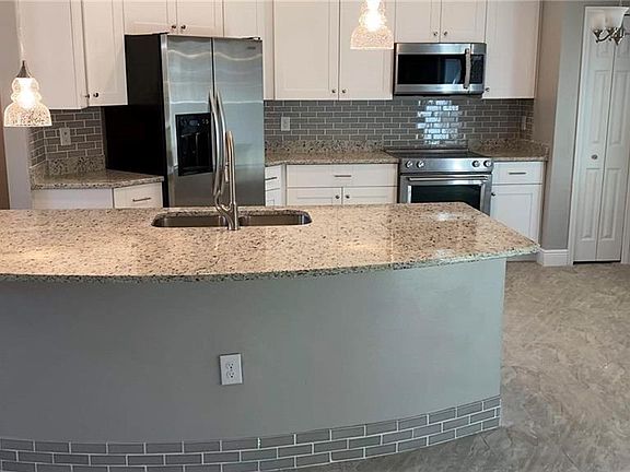 2nd image of 208 Begonia Pl