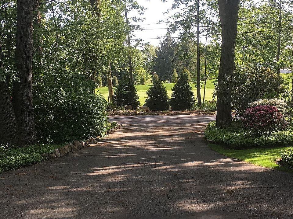 2nd image of 137 Oval Rd