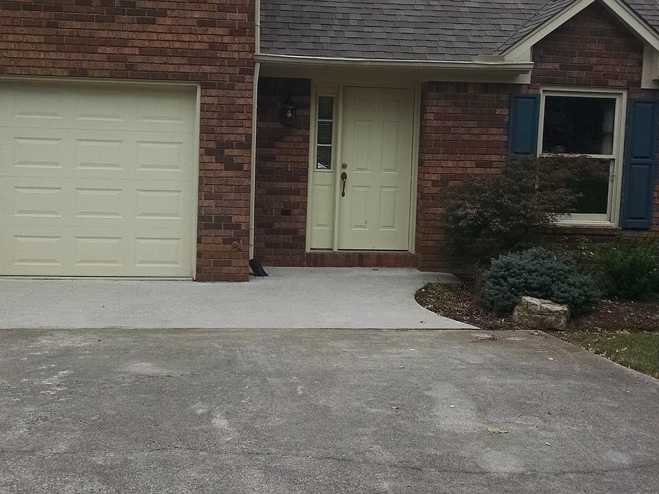1st image of 451 Eagle Brook Dr
