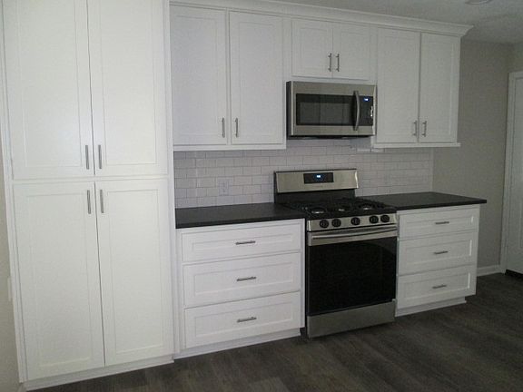 3rd image of 503 S Van Buren St