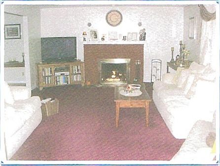 Living Room w?Gas Fireplace