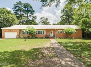 221 3rd St S, Wiggins, MS 39577