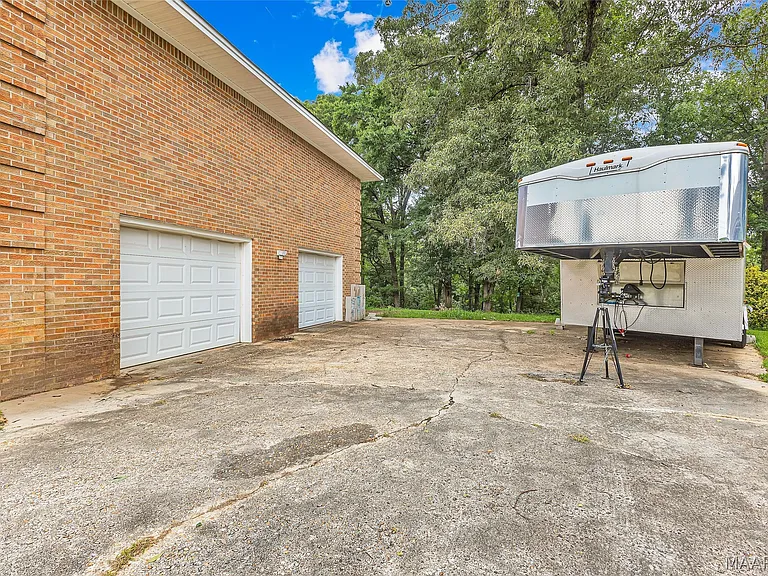 140 Livingston Cir — Photo 4