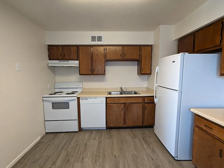 2059 N Winterhaven #101 — Photo 11