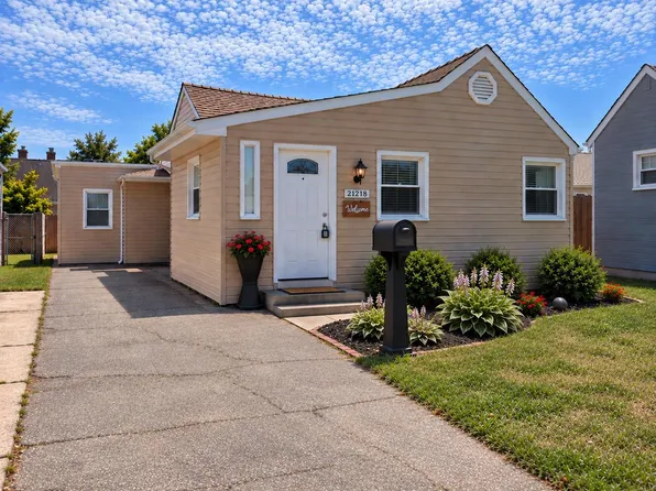 21218 Woodward St, Clinton Township, MI 48035