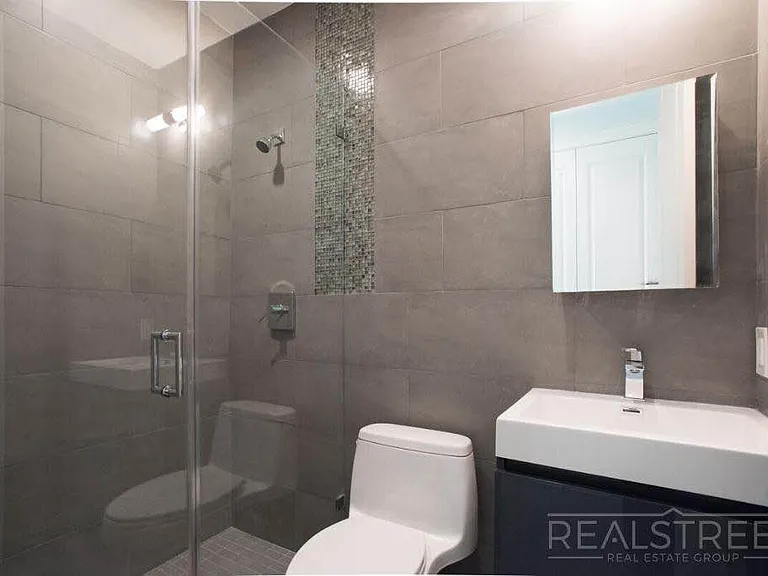 181 Chauncey St #4R — Photo 6