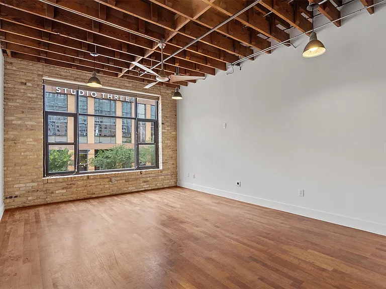 411 Brazos St #224 — Photo 6