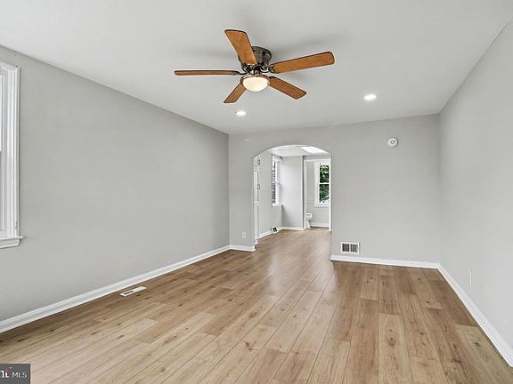 3rd image of 7434 Durwood Rd