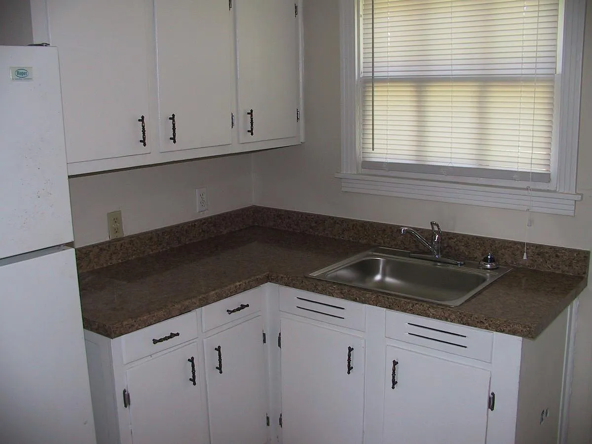 3 bed, 1100 sqft, $950 — Photo 4