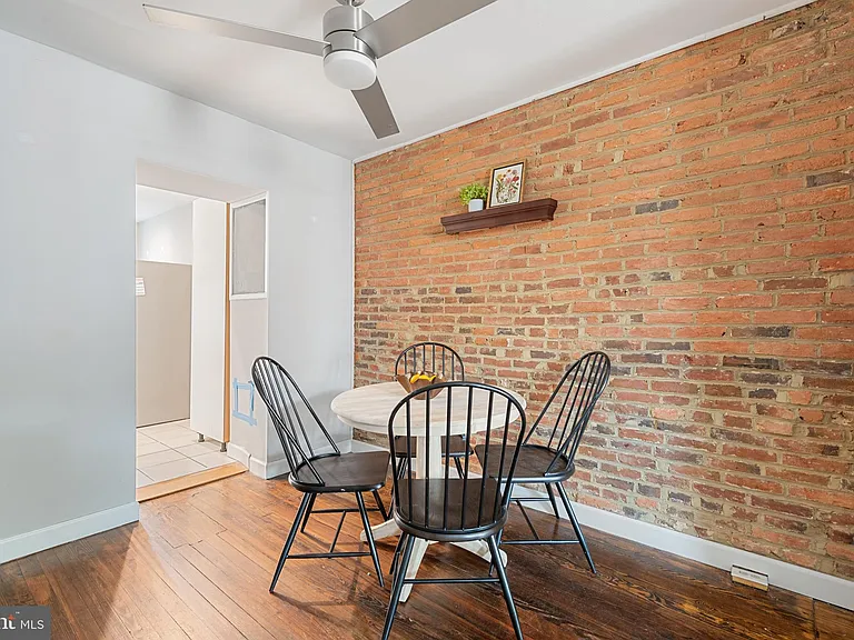 130 E Randall St — Photo 14
