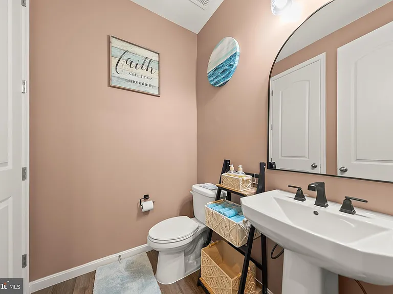 124 Lenore Ln — Photo 29