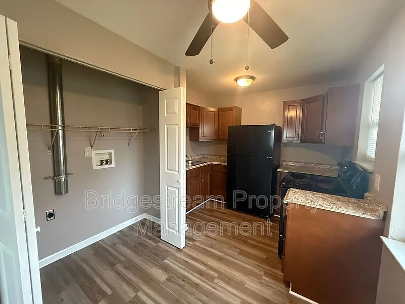 2 bed, 1.0 bath, 750 sqft, $750 — Photo 3