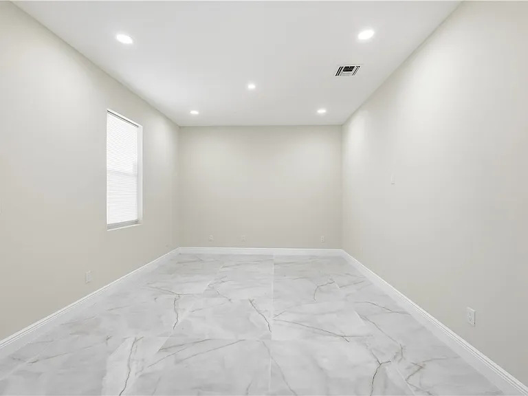 4248 26th Ave — Photo 3
