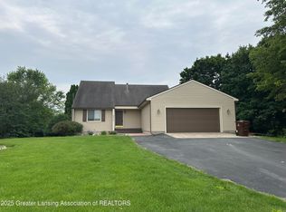 2273 W Kinley Rd, Saint Johns, MI 48879