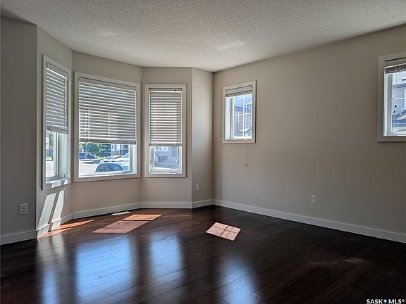 4th image of UNIT 247-245 Ashworth CRESCENT